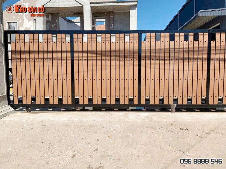 Gỗ Nhựa Awood Ốp Cửa Cổng