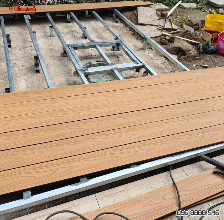 LẮP ĐẶT SÀN GỖ NHỰA NGOÀI TRỜI